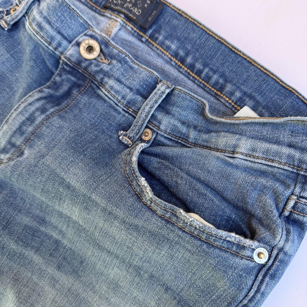 Woman’s Lucky Brand Denim Jeans , Charlie Skinny Size 12/31 - Picture 3 of 11